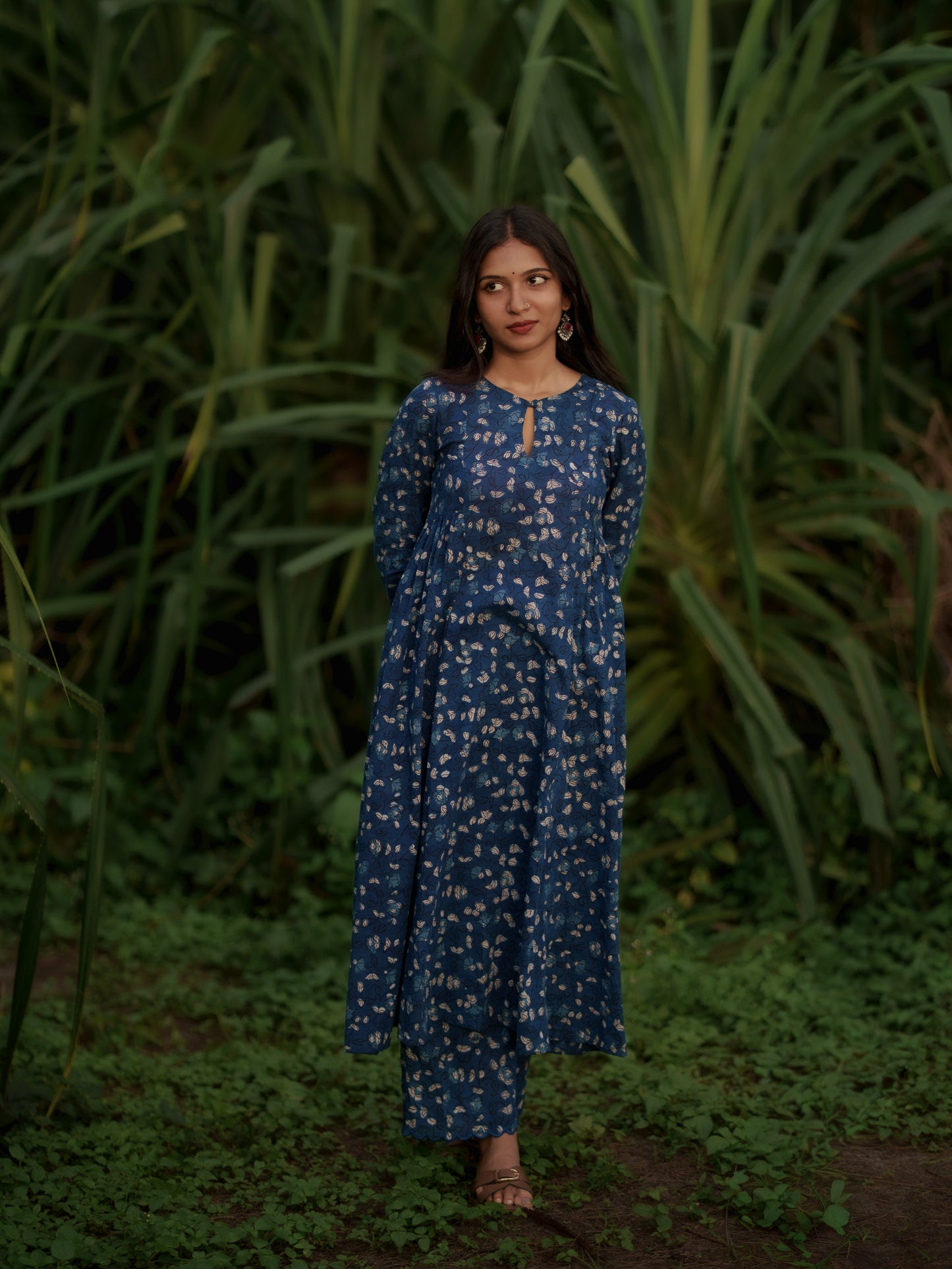 Kshana Indigo Bagru Kalidaar Set