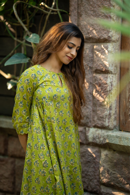 Kshana Hara Sanganeri Kalidaar Set