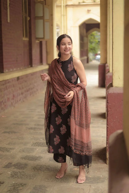 Sabr Rust Kota Cotton Ajrakh dupatta