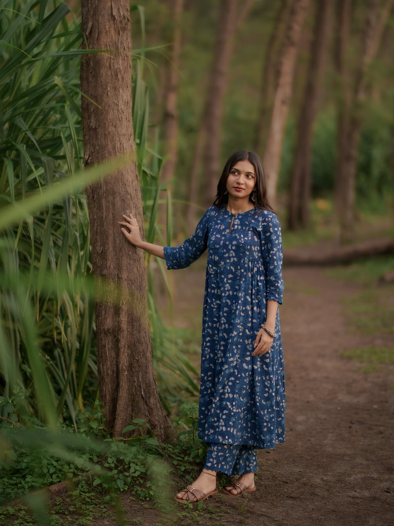 Kshana Indigo Bagru Kalidaar Set