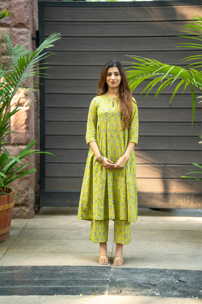 Kshana Hara Sanganeri Kalidaar Set