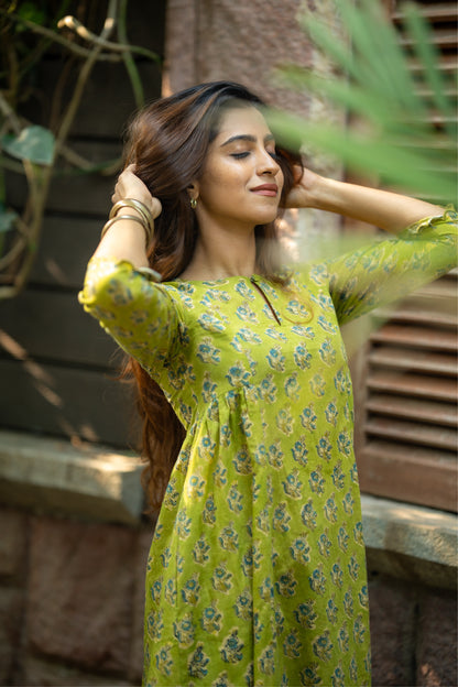 Kshana Hara Sanganeri Kalidaar Set