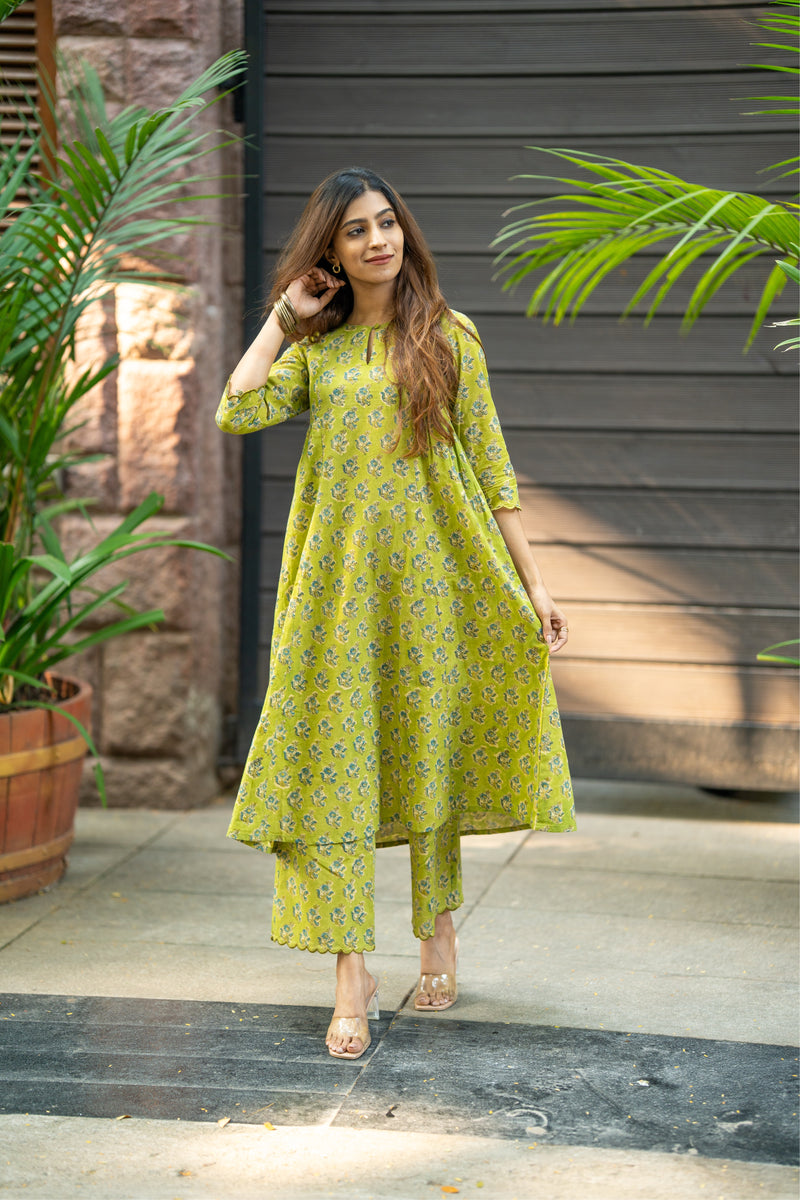 Kshana Hara Sanganeri Kalidaar Set