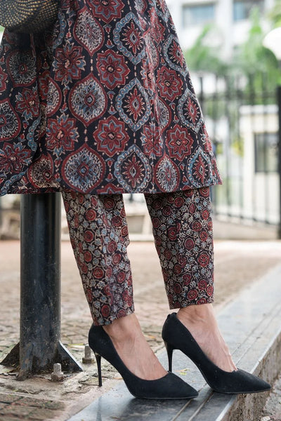 Aaraam Kala Ajrakh Kurta Pant Set