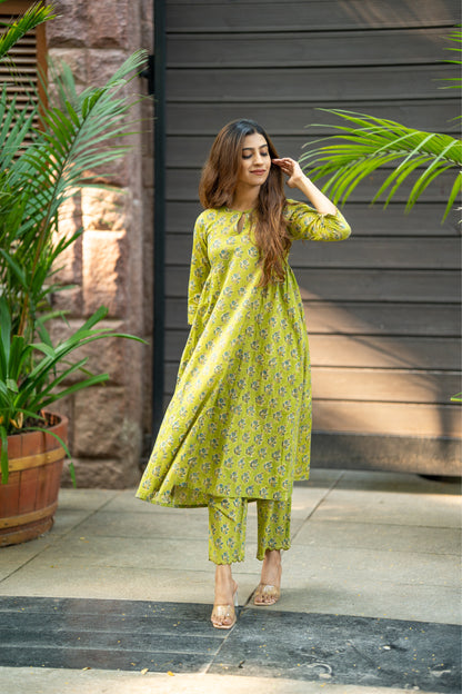 Kshana Hara Sanganeri Kalidaar Set