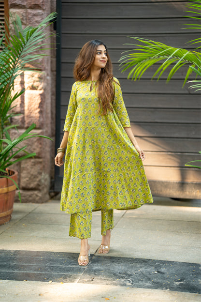 Kshana Hara Sanganeri Kalidaar Set