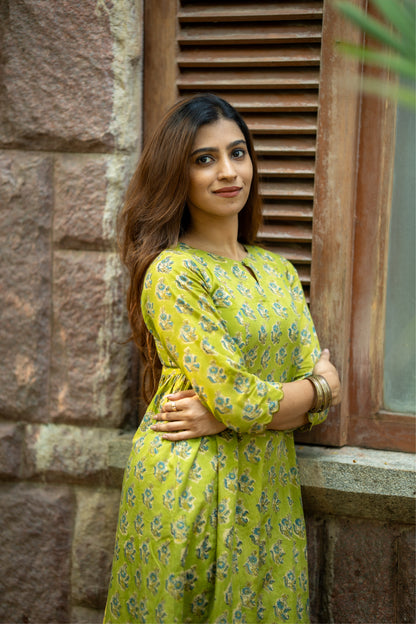 Kshana Hara Sanganeri Kalidaar Set