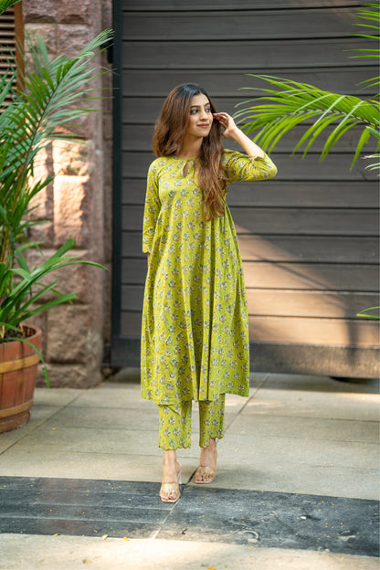 Kshana Hara Sanganeri Kalidaar Set