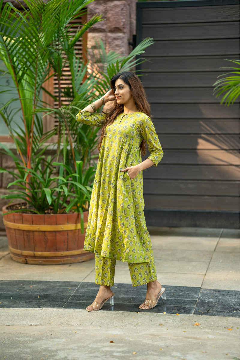 Kshana Hara Sanganeri Kalidaar Set