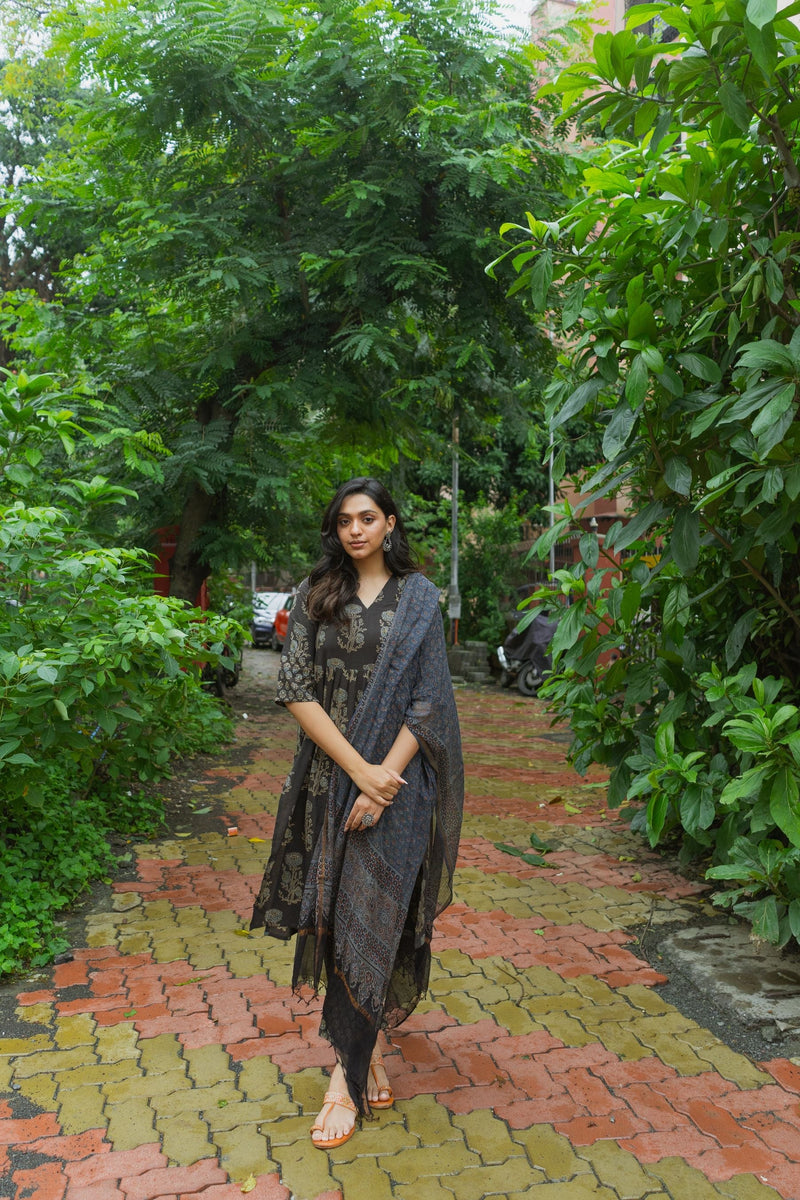 Sabr Indigo Kota Cotton Ajrakh dupatta