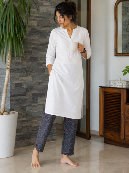 Aaram Neela Pants