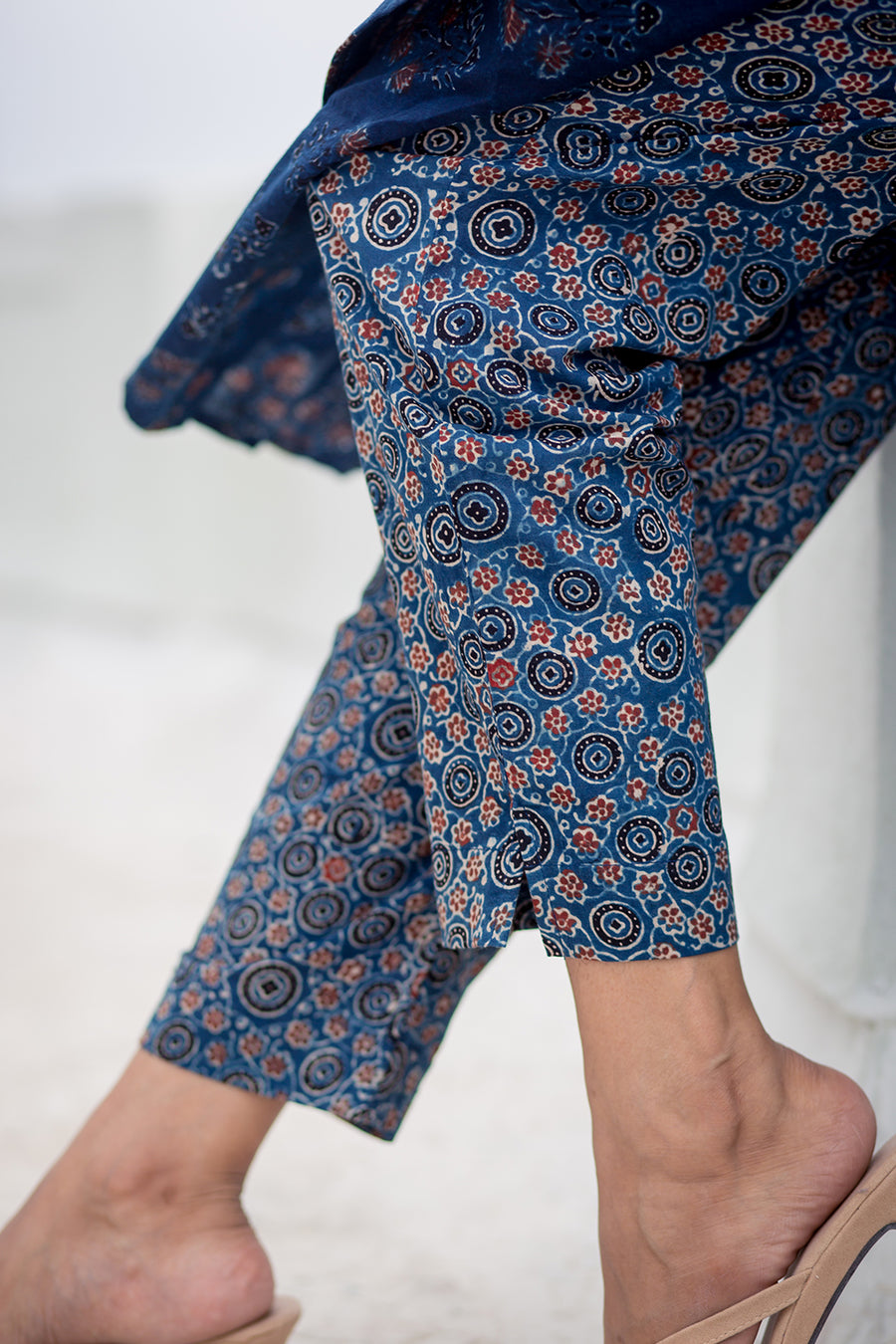 Aaram Neela Pants